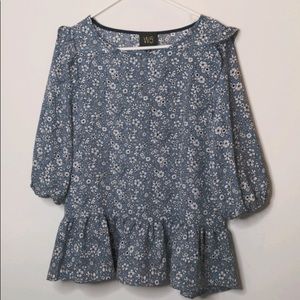 🏷️⬇️ NWT W5 Peplum Hem Ruffle Shoulder Floral Top